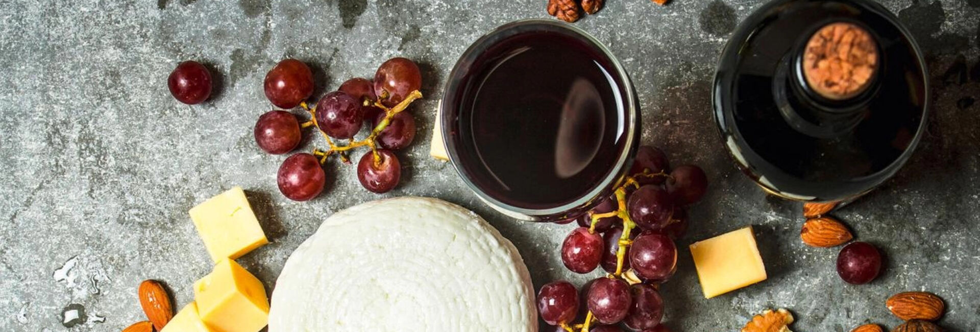 Käse und Wein: Eine komplizierte Liebe